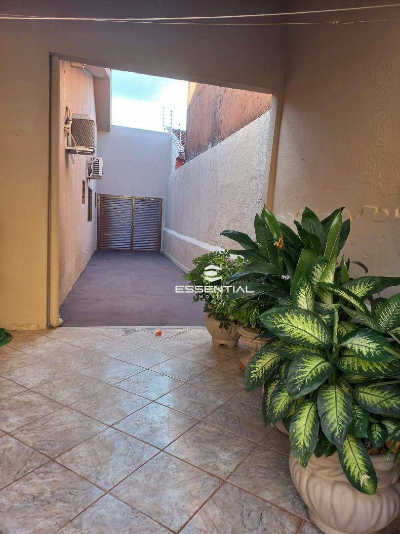 Casa à venda com 3 quartos, 234m² - Foto 18