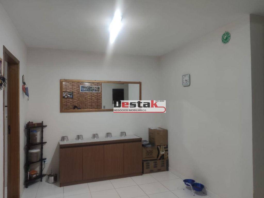 Casa à venda com 2 quartos, 186m² - Foto 1