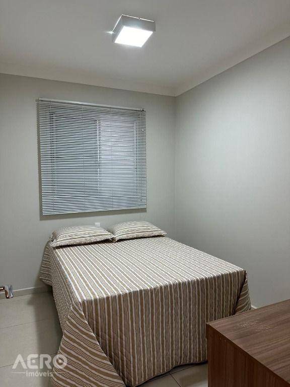 Apartamento para alugar com 3 quartos, 86m² - Foto 4