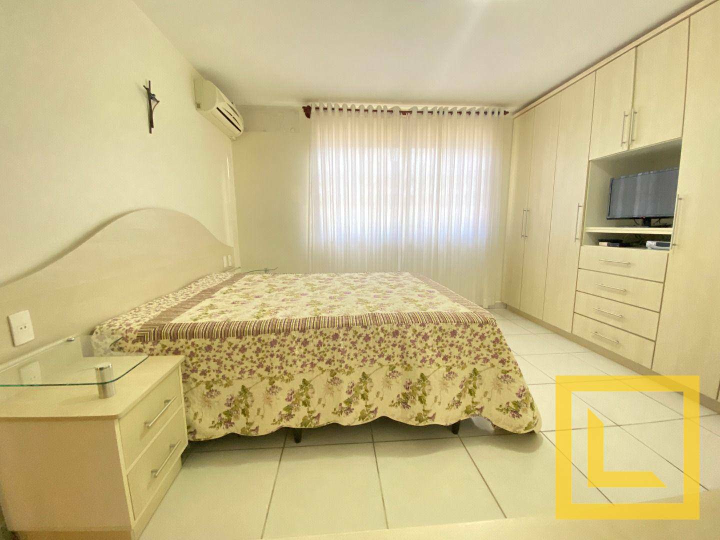 Casa à venda com 3 quartos, 310m² - Foto 15