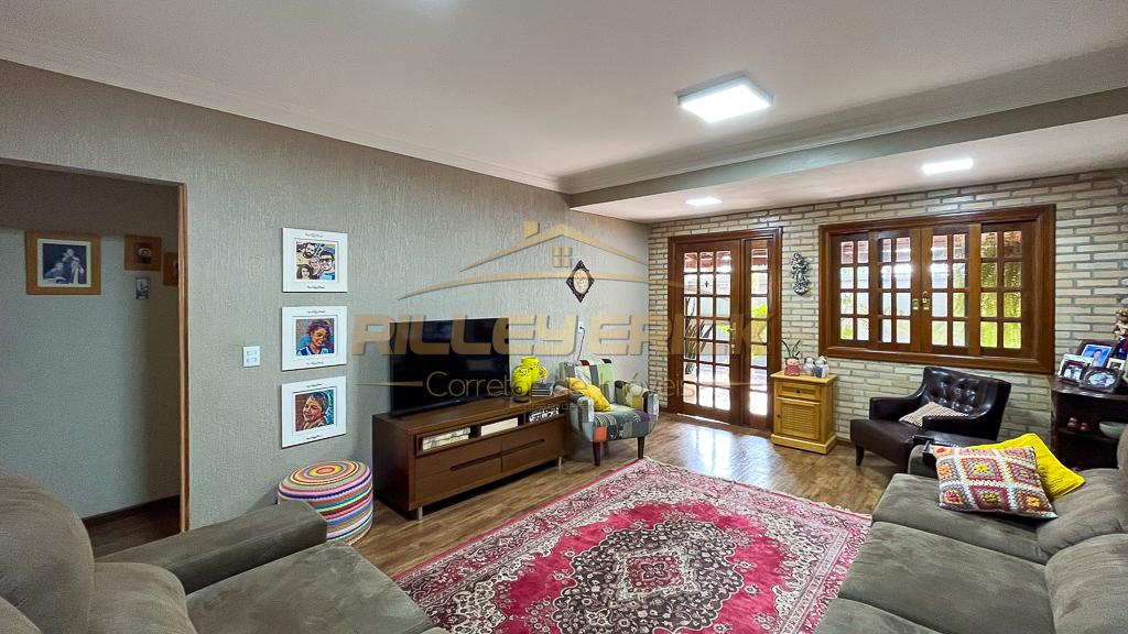 Casa à venda com 4 quartos, 166m² - Foto 1