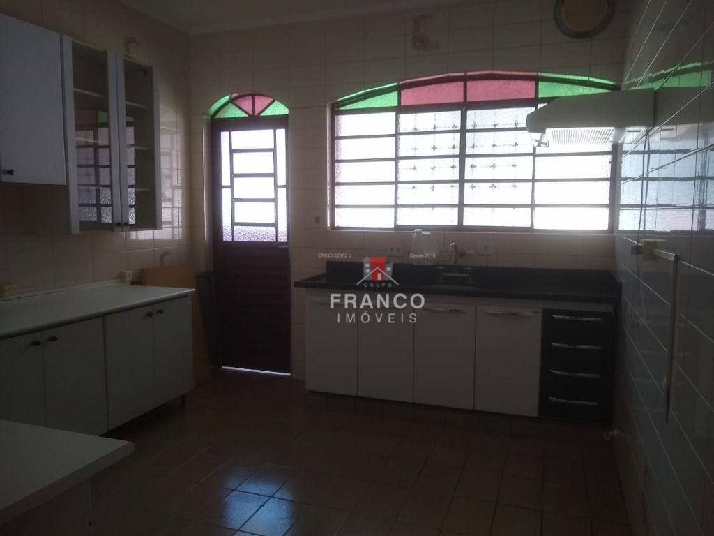 Casa para alugar com 3 quartos, 220m² - Foto 20