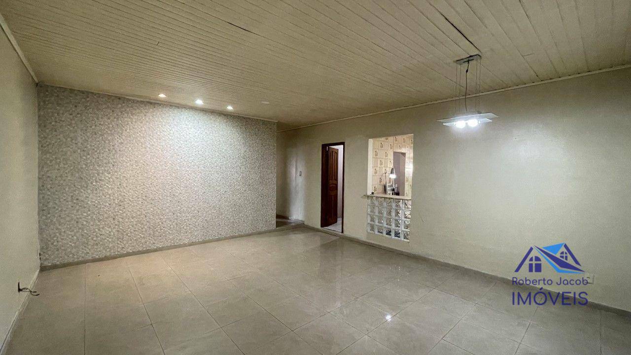 Casa à venda com 2 quartos, 200m² - Foto 1