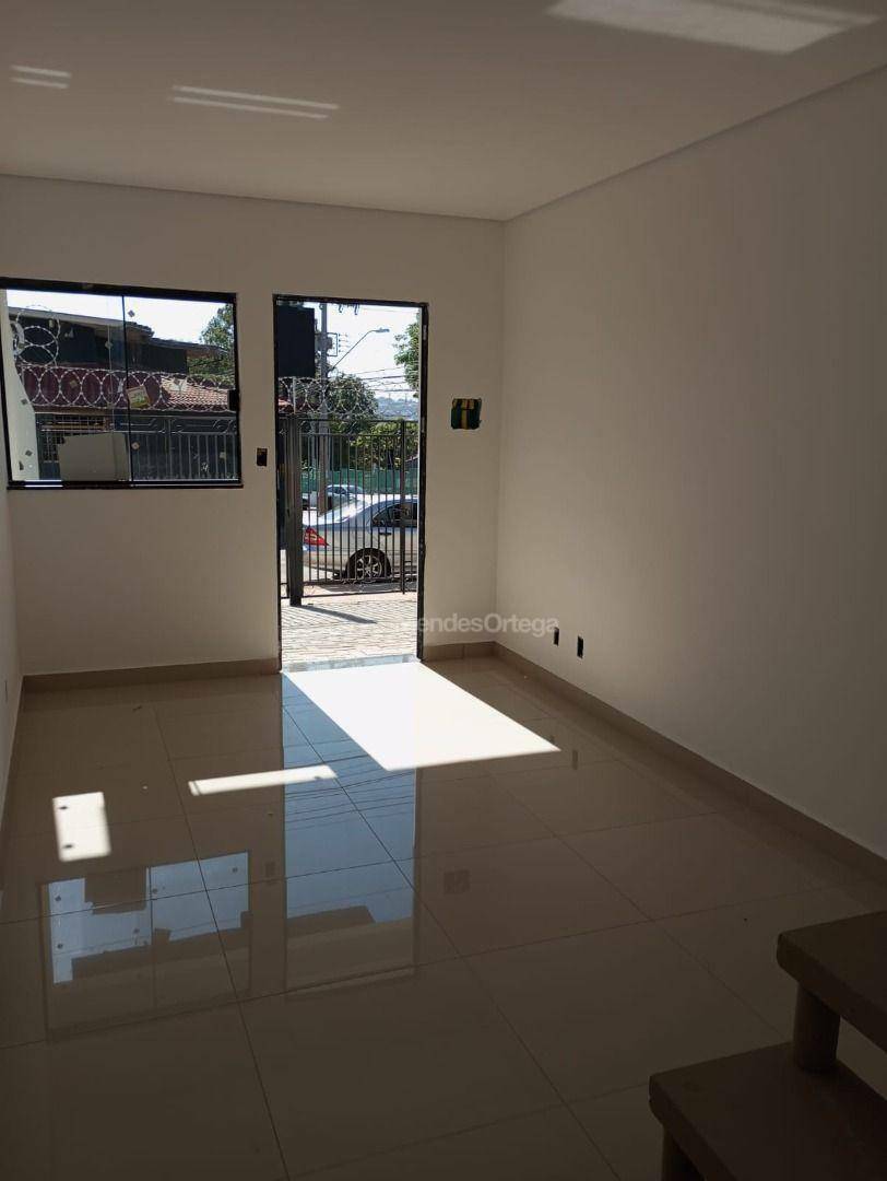 Casa à venda com 2 quartos, 62m² - Foto 3