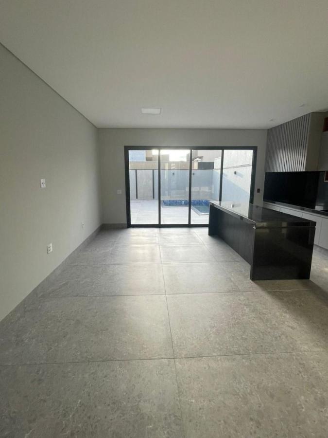 Casa à venda com 3 quartos, 211m² - Foto 11