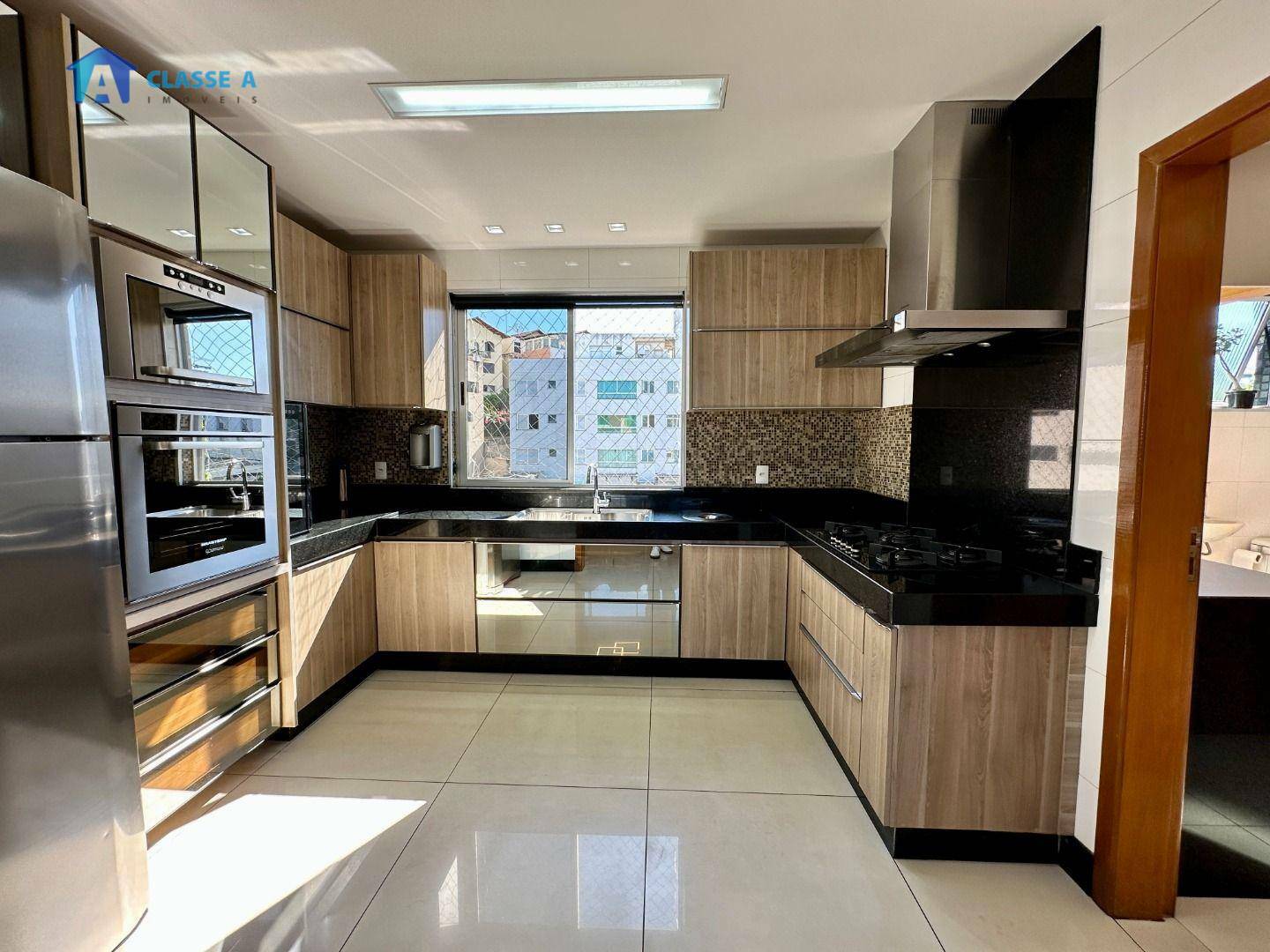 Cobertura à venda com 3 quartos, 260m² - Foto 4