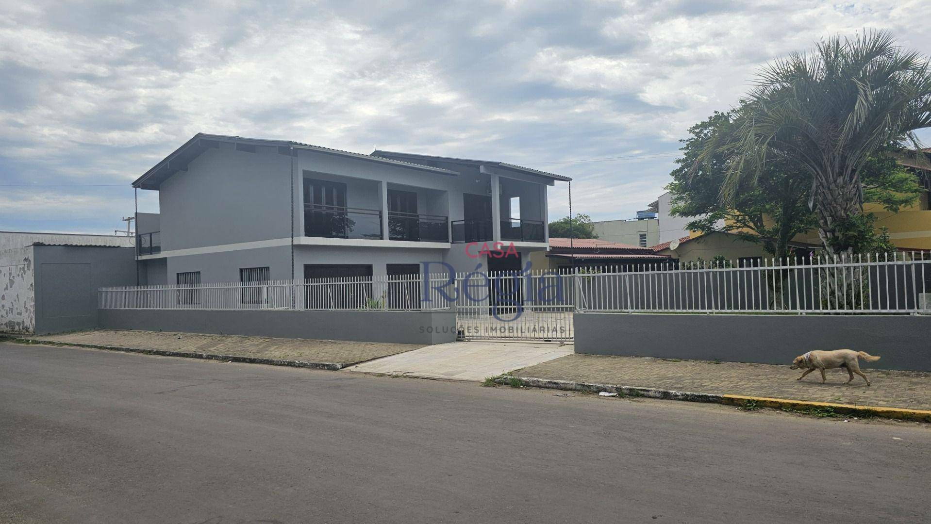 Casa à venda com 5 quartos, 220m² - Foto 6