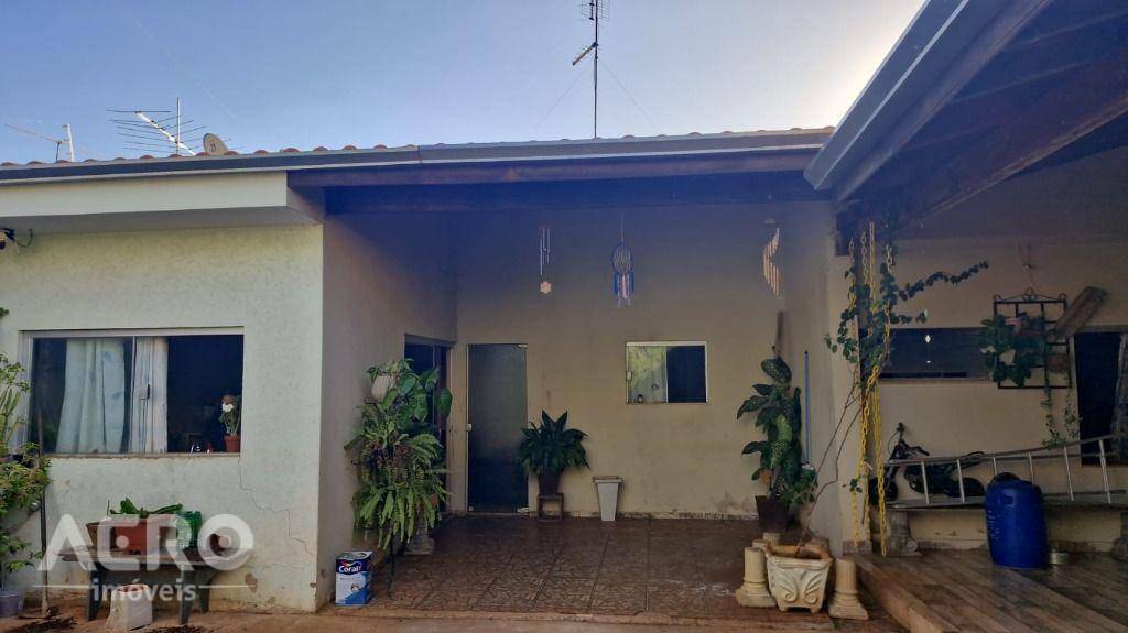 Casa à venda com 2 quartos, 100m² - Foto 2