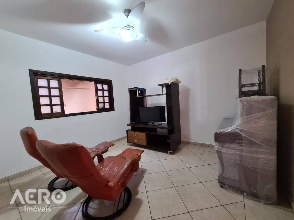 Casa à venda com 3 quartos, 160m² - Foto 2