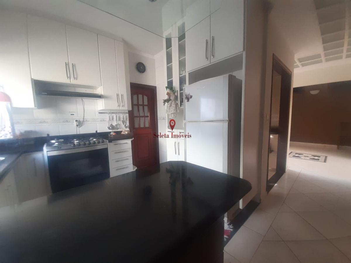 Casa à venda com 2 quartos, 250m² - Foto 7