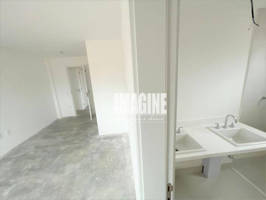 Apartamento à venda com 3 quartos, 167m² - Foto 10