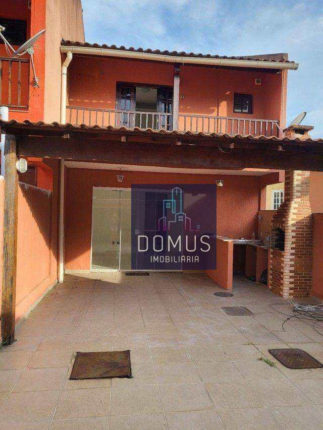 Casa à venda com 3 quartos, 260m² - Foto 1