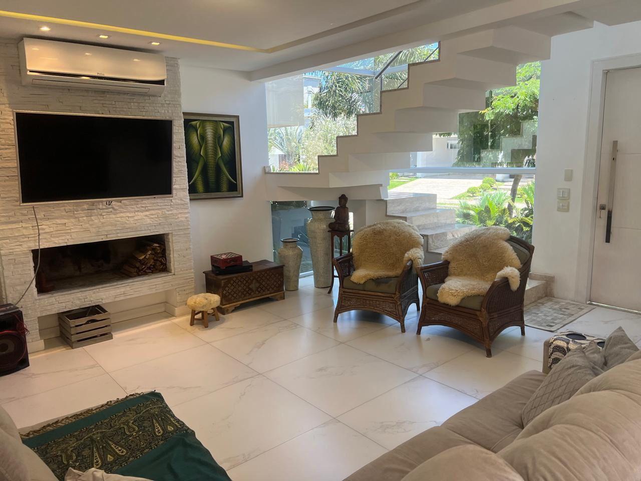 Casa de Condomínio para alugar com 3 quartos, 357m² - Foto 2