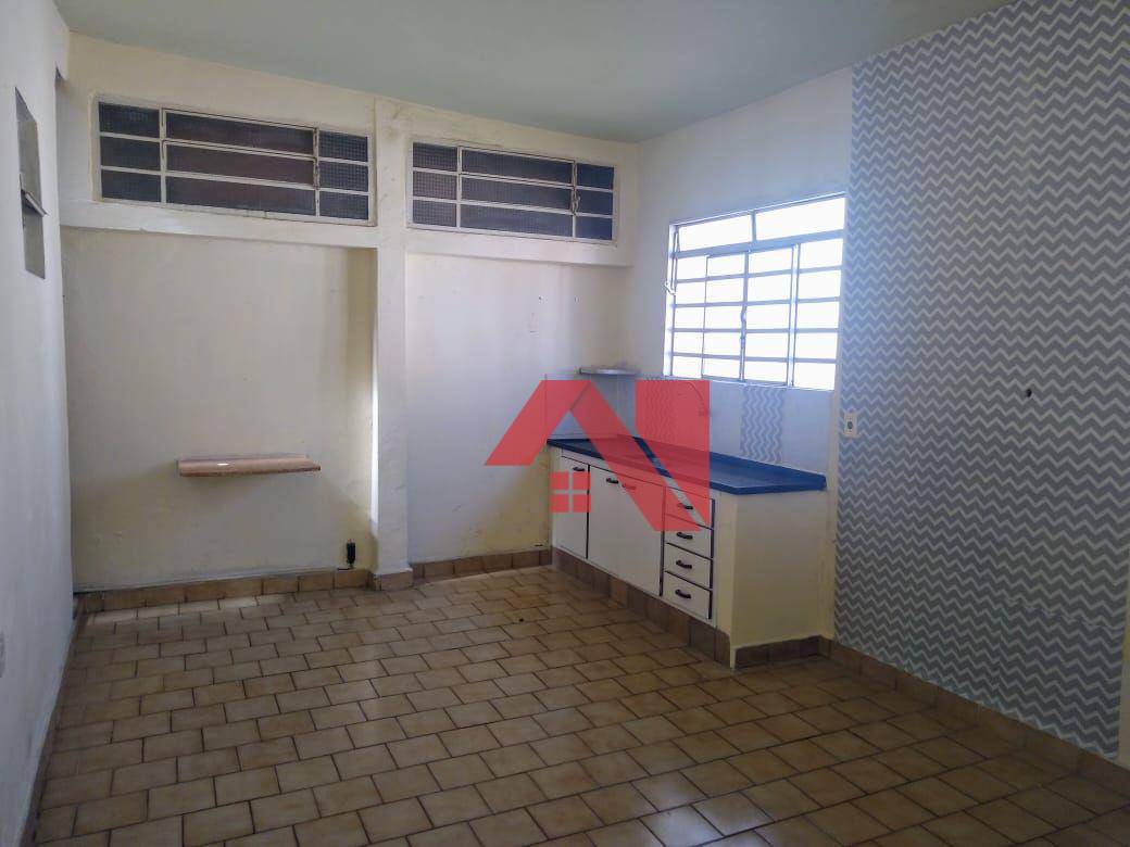 Casa para alugar com 6 quartos, 350m² - Foto 6