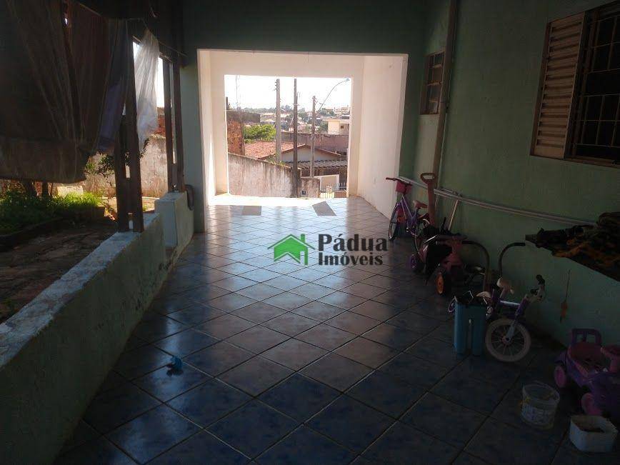 Casa à venda com 3 quartos, 240m² - Foto 4