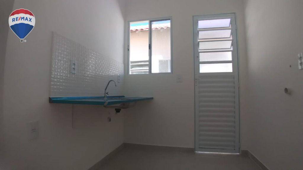 Casa à venda com 2 quartos, 41m² - Foto 4