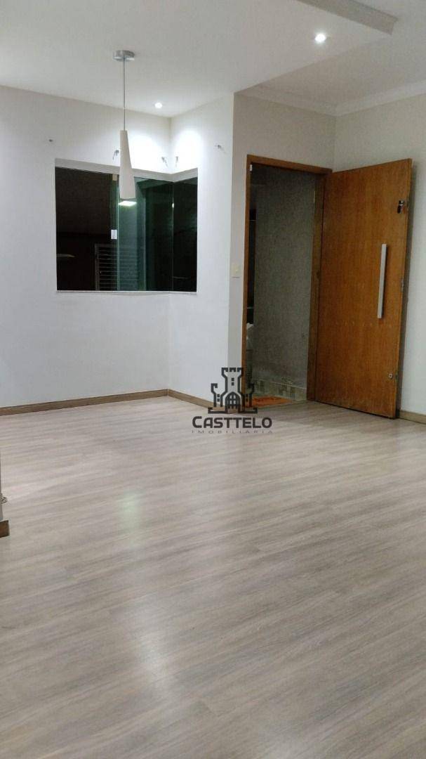 Casa à venda com 3 quartos, 189m² - Foto 2