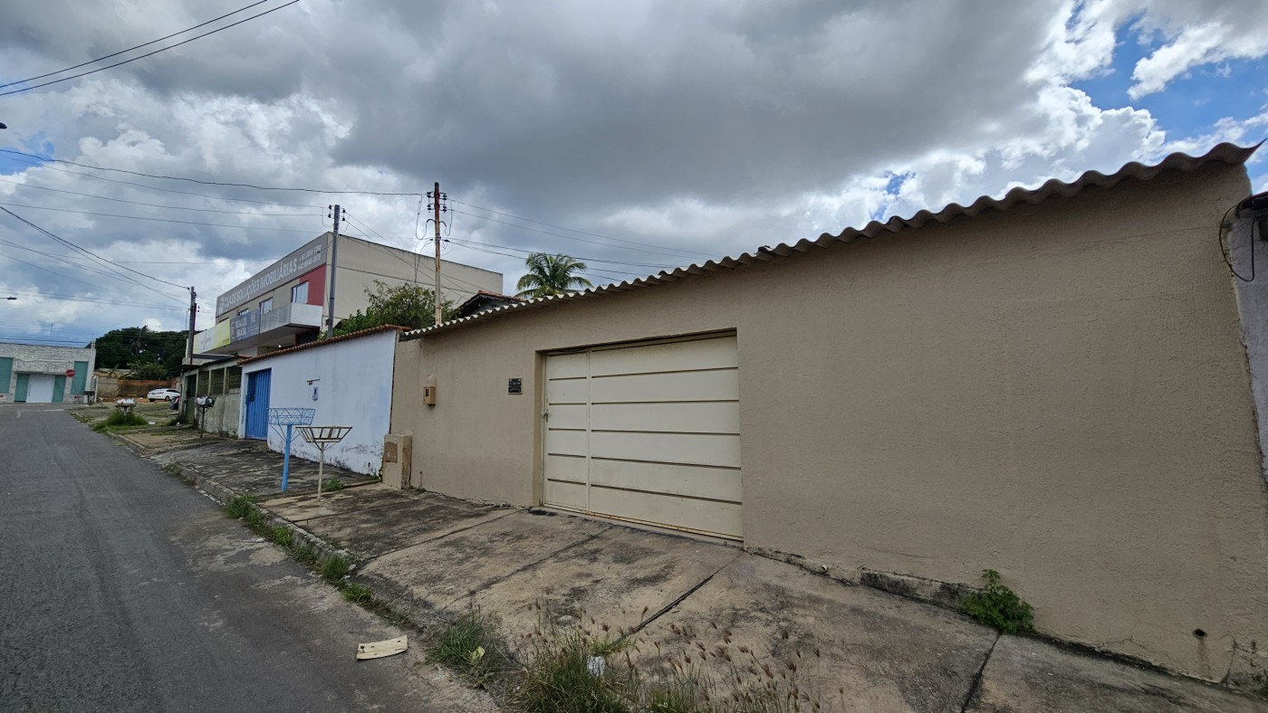 Casa à venda com 3 quartos, 300m² - Foto 3