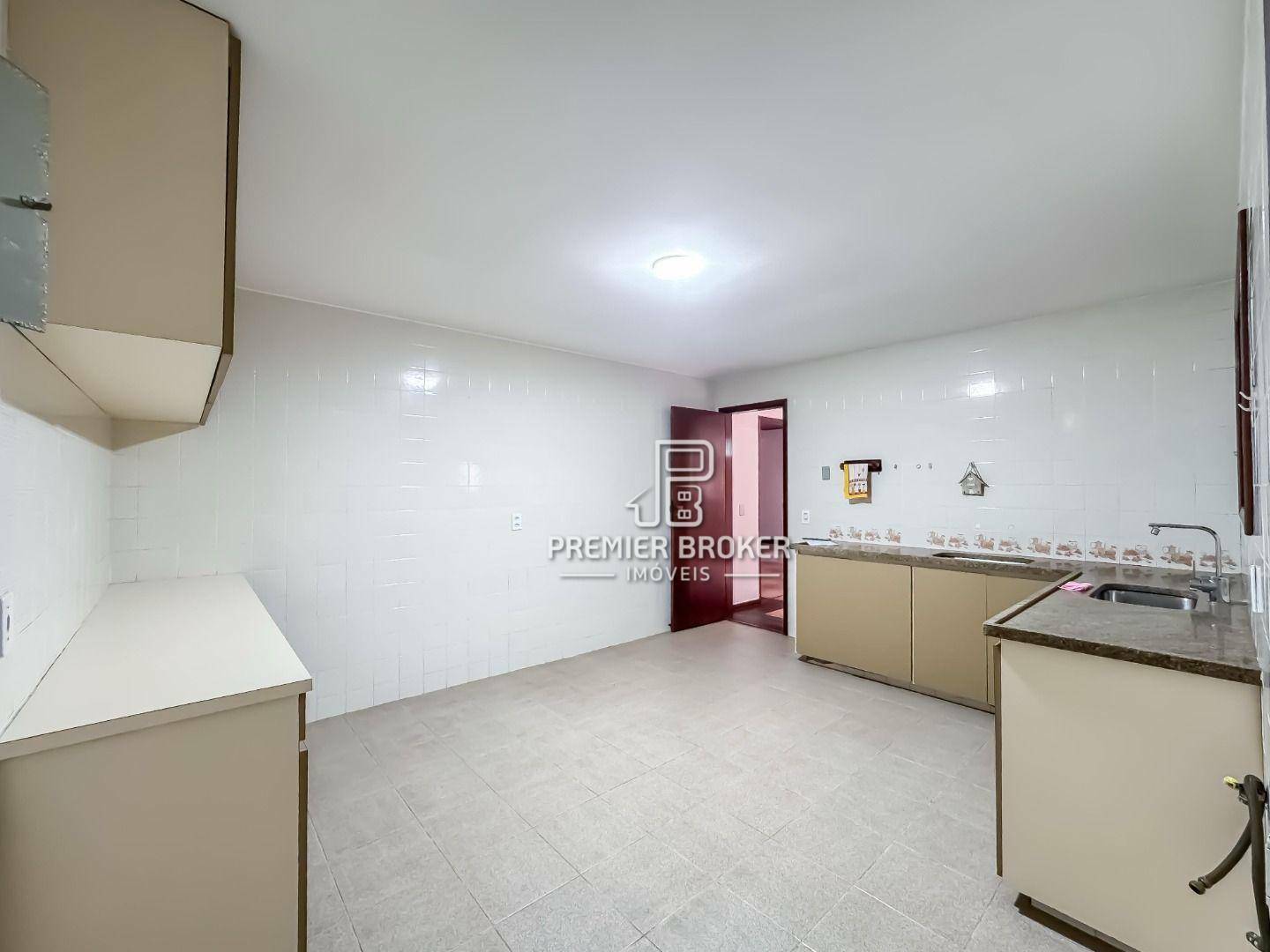 Casa de Condomínio à venda com 4 quartos, 250m² - Foto 15