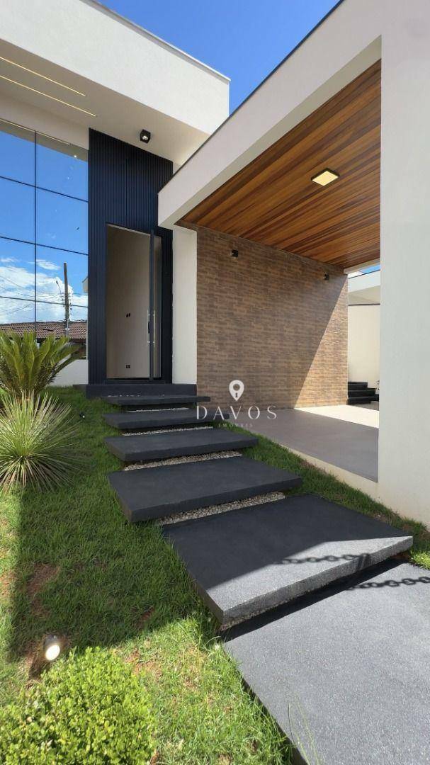 Casa à venda com 3 quartos, 200m² - Foto 1