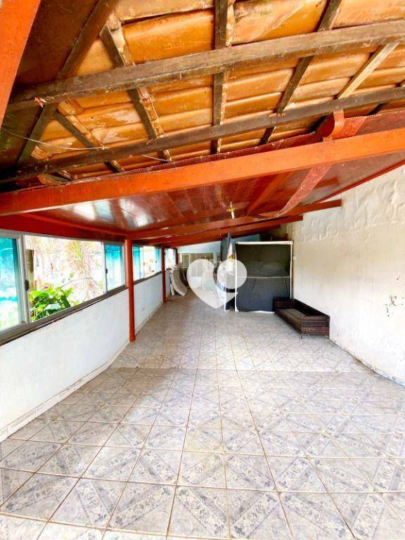 Casa à venda com 7 quartos, 600m² - Foto 26