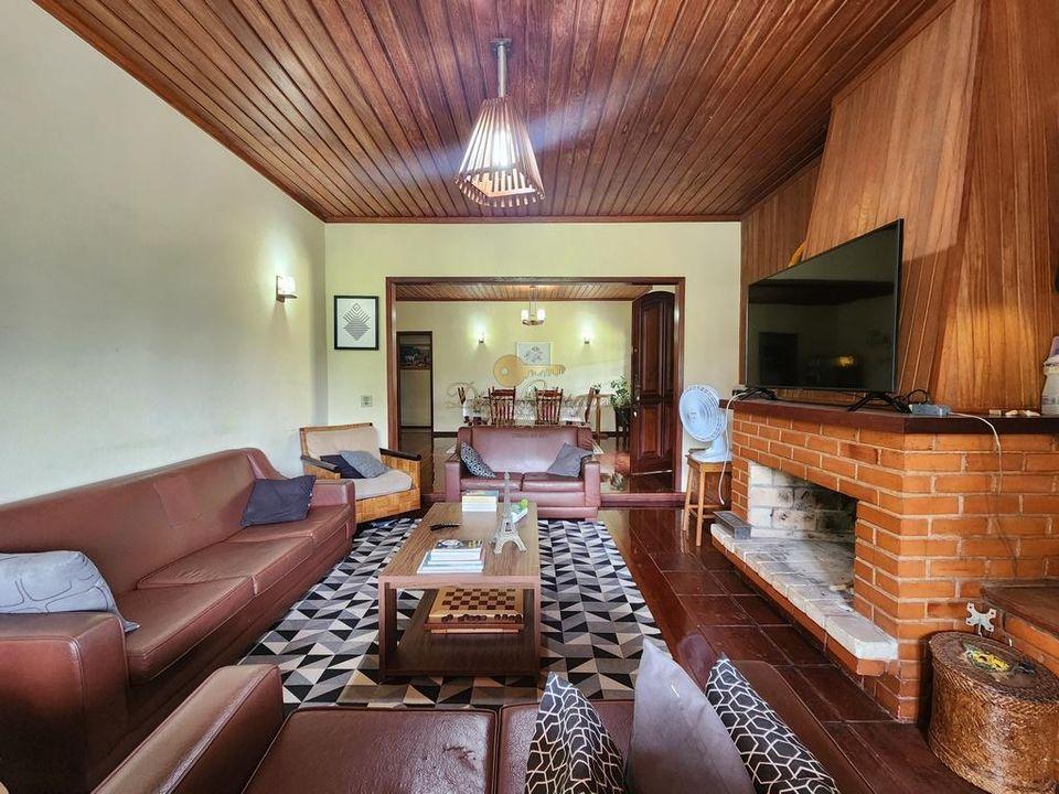 Casa à venda com 4 quartos, 192m² - Foto 1