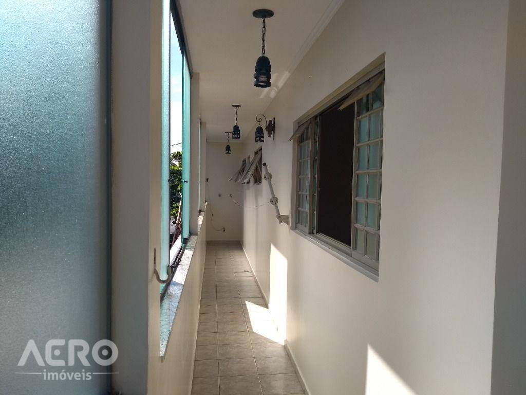 Casa à venda com 3 quartos, 218m² - Foto 16