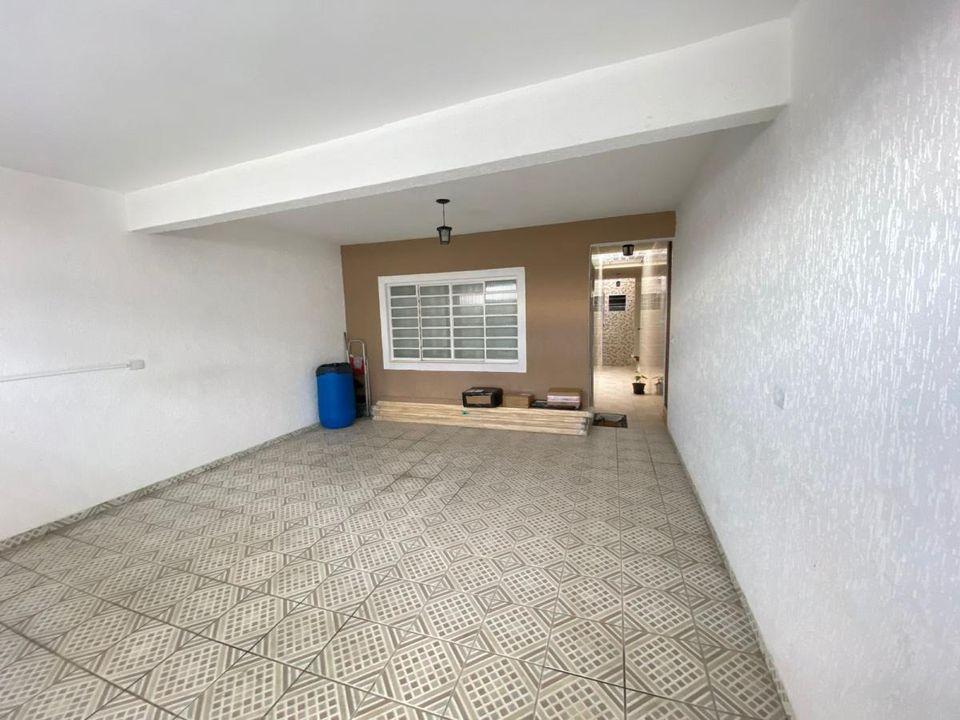 Casa à venda com 3 quartos, 228m² - Foto 2