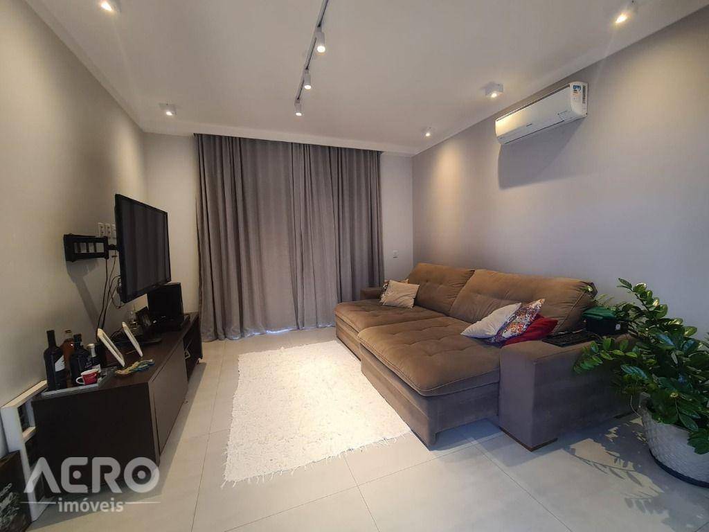 Casa à venda com 3 quartos, 210m² - Foto 10