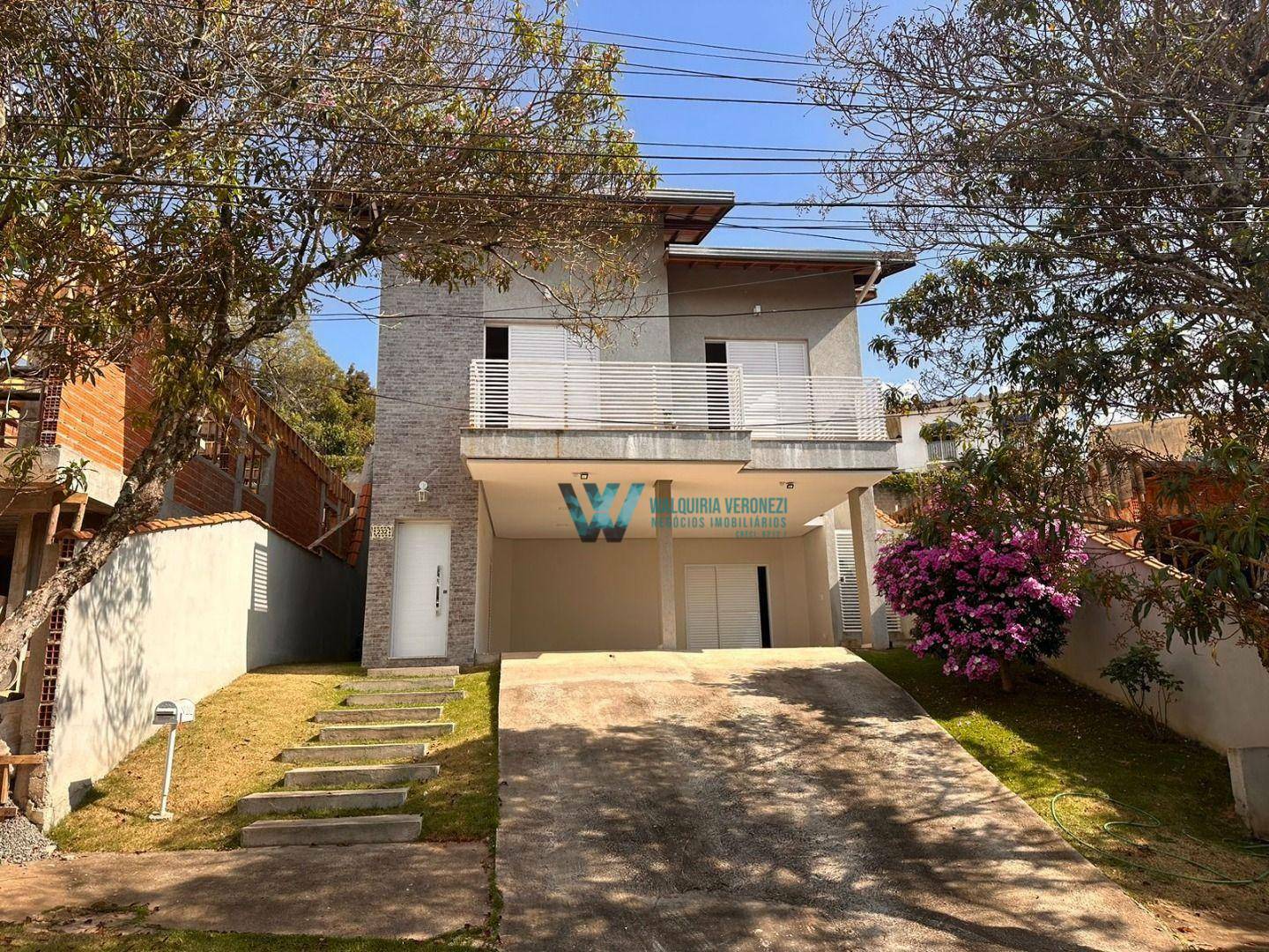 Casa à venda com 3 quartos, 249m² - Foto 1