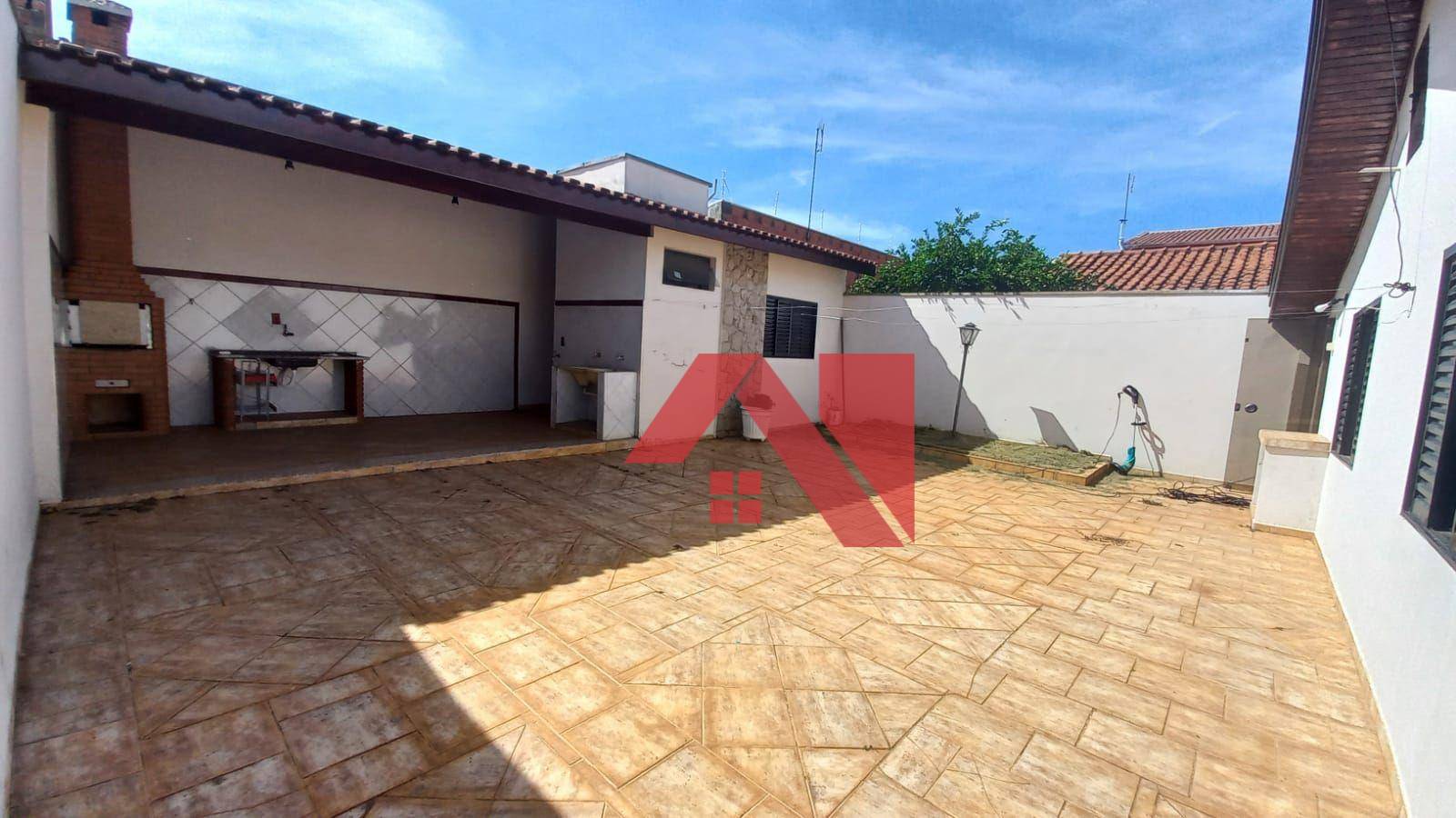 Casa à venda com 2 quartos, 121m² - Foto 1