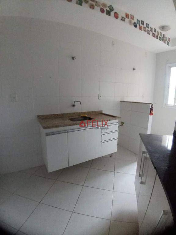 Apartamento à venda com 2 quartos, 67m² - Foto 4