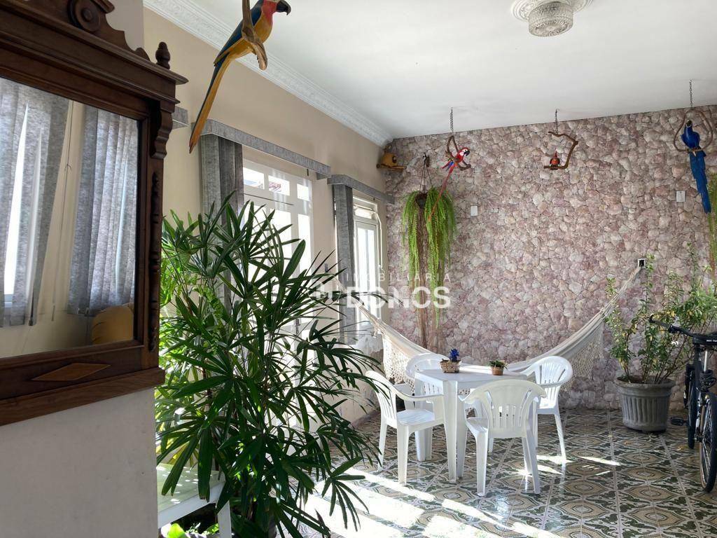 Casa à venda com 3 quartos, 300M2 - Foto 1