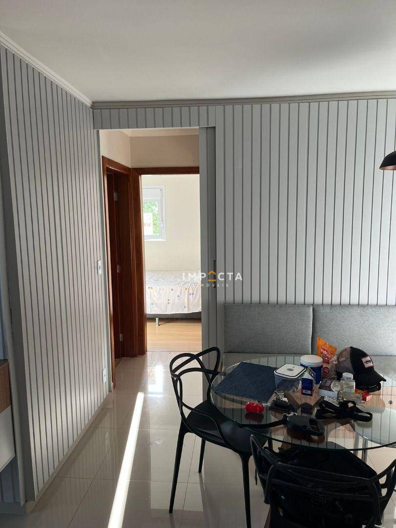 Apartamento à venda com 2 quartos, 70m² - Foto 1