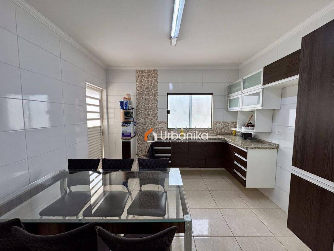 Casa, 3 quartos, 173 m² - Foto 2
