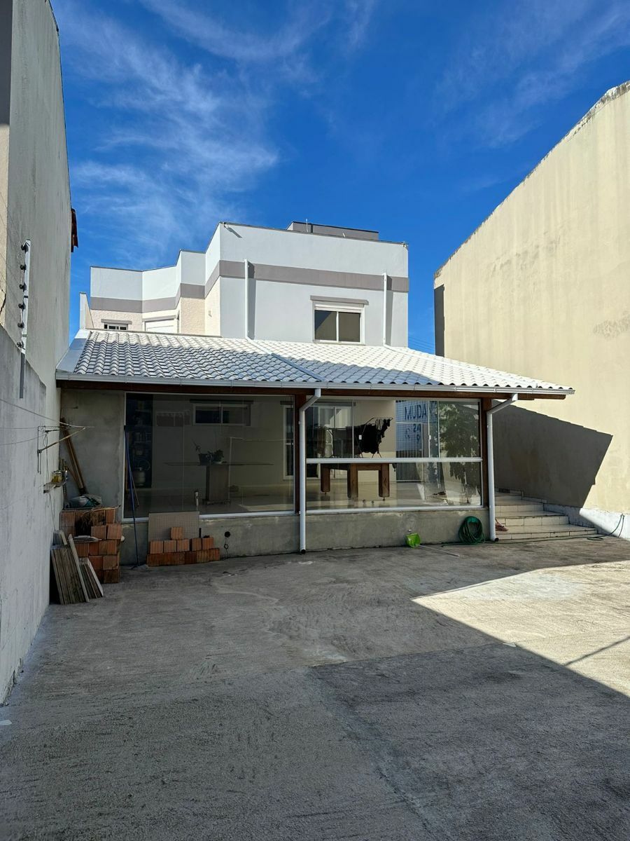 Casa à venda com 3 quartos, 215m² - Foto 4