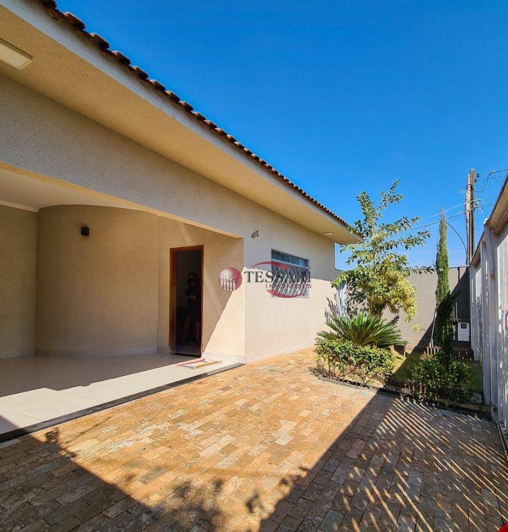 Casa à venda com 3 quartos, 200m² - Foto 1