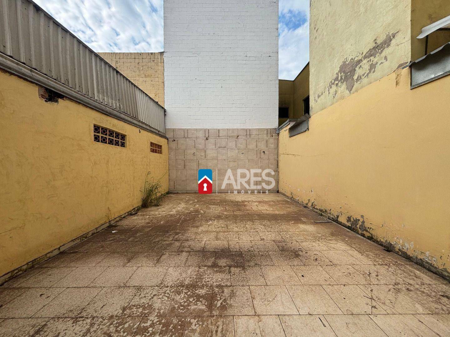 Casa para alugar com 1 quarto, 210m² - Foto 17