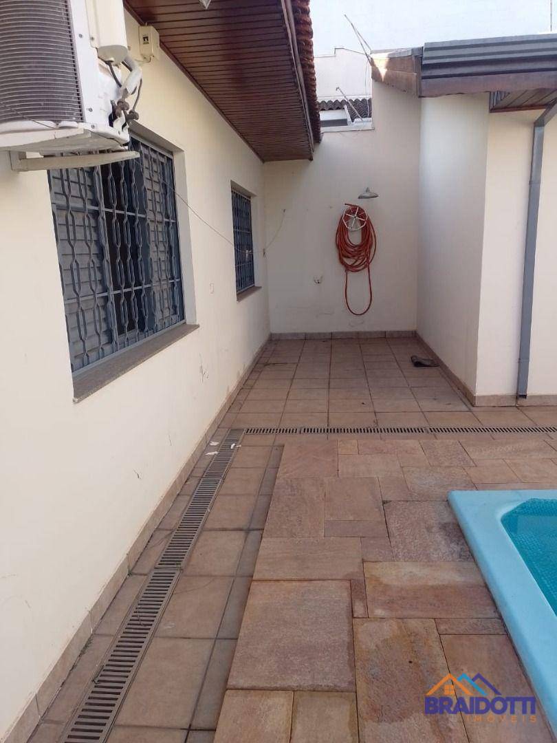 Casa à venda com 3 quartos, 180m² - Foto 4