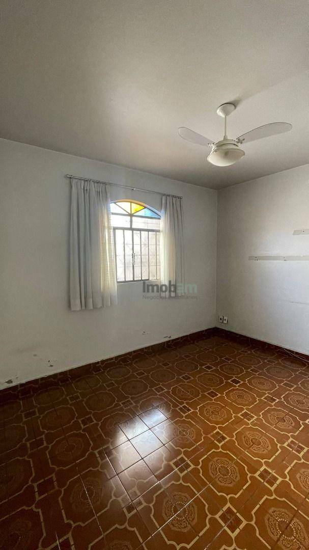 Casa à venda com 4 quartos, 223m² - Foto 6