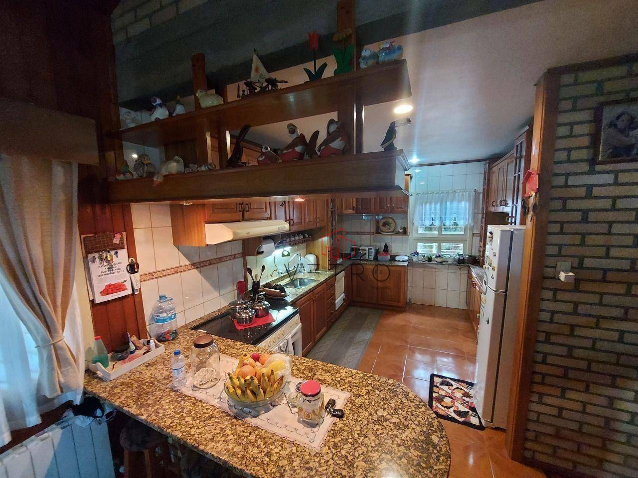 Casa à venda com 6 quartos, 330m² - Foto 4