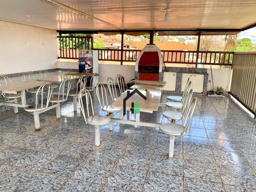 Casa, 4 quartos, 458 m² - Foto 1