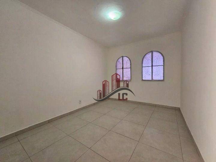 Casa à venda com 3 quartos, 220m² - Foto 2