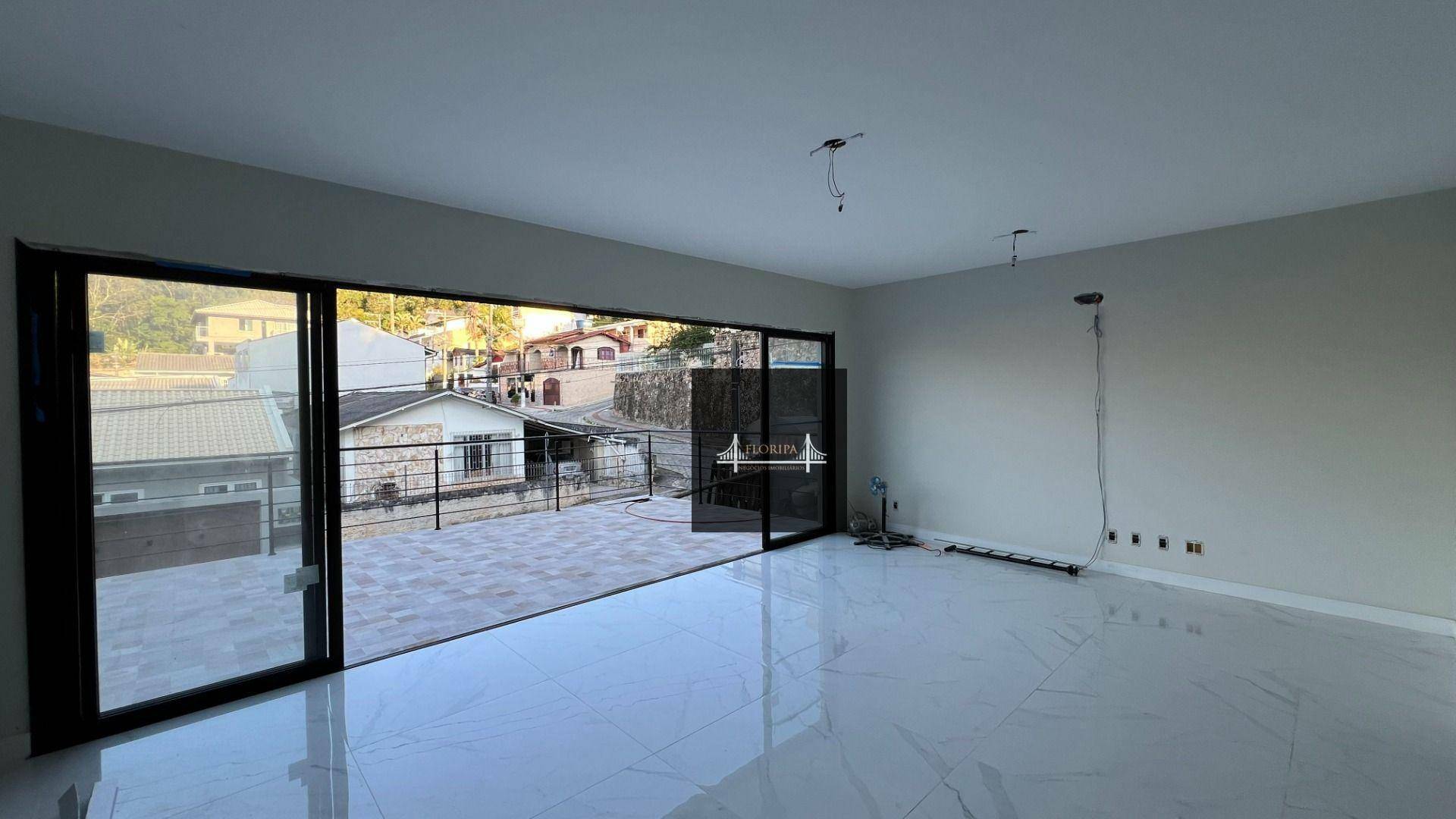 Casa à venda com 3 quartos, 251m² - Foto 4