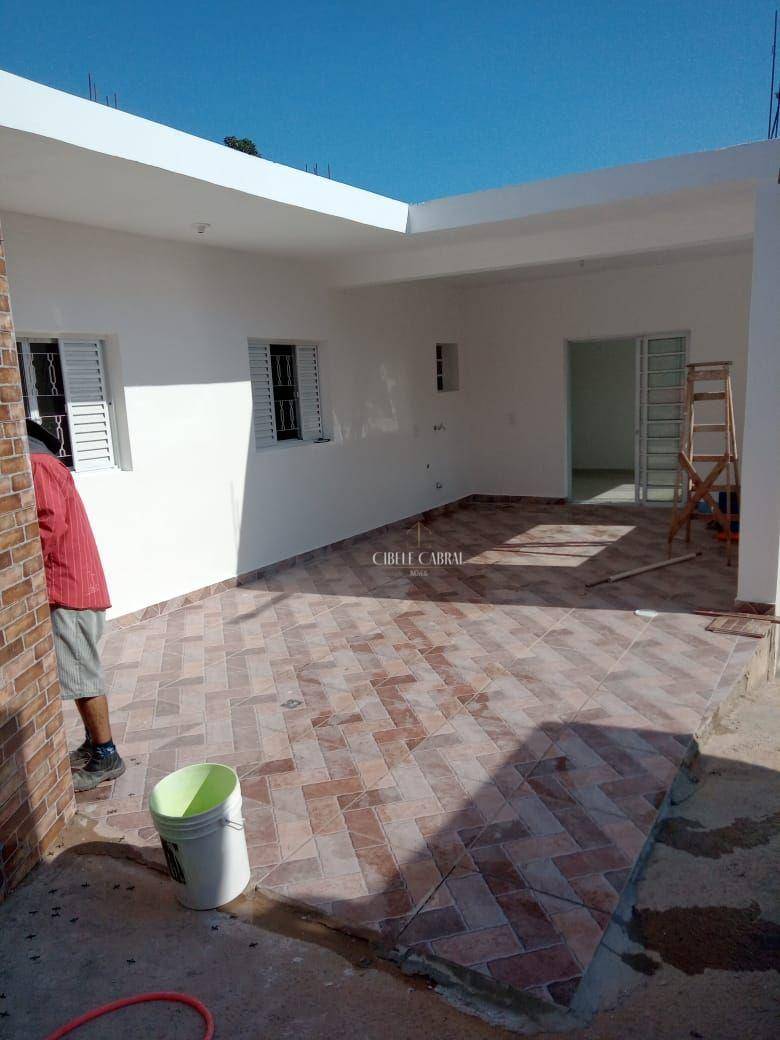 Casa à venda com 2 quartos, 130m² - Foto 1