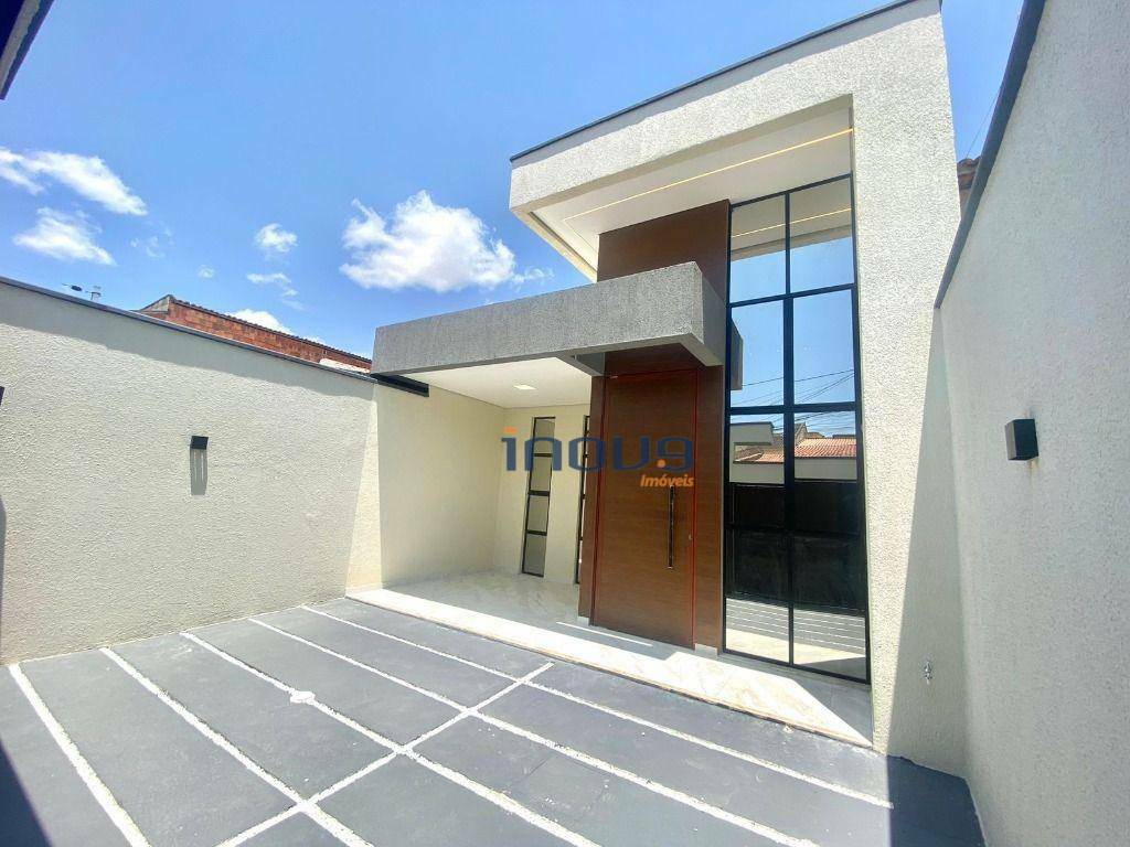 Casa à venda com 3 quartos, 89m² - Foto 1