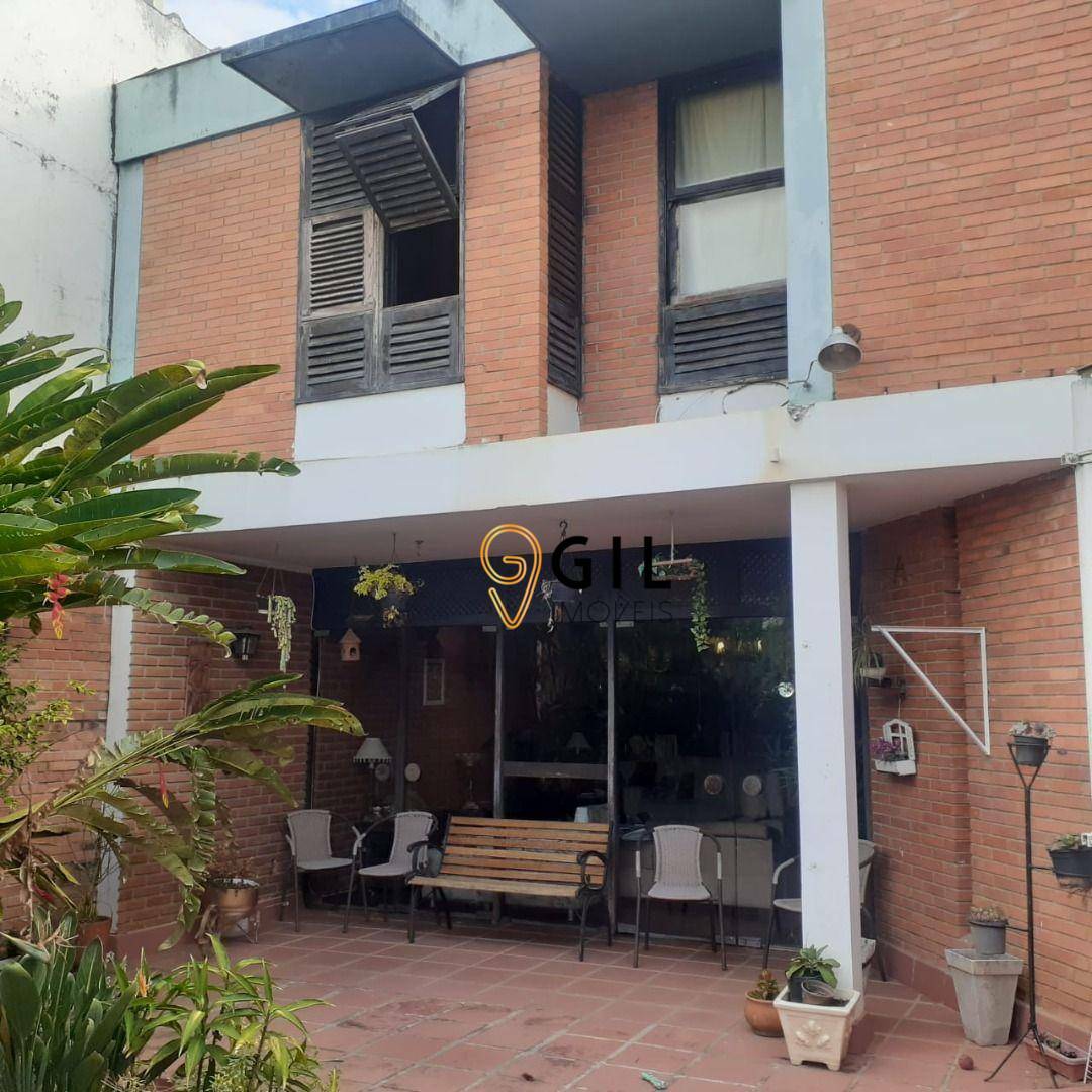 Casa à venda com 4 quartos, 250m² - Foto 1