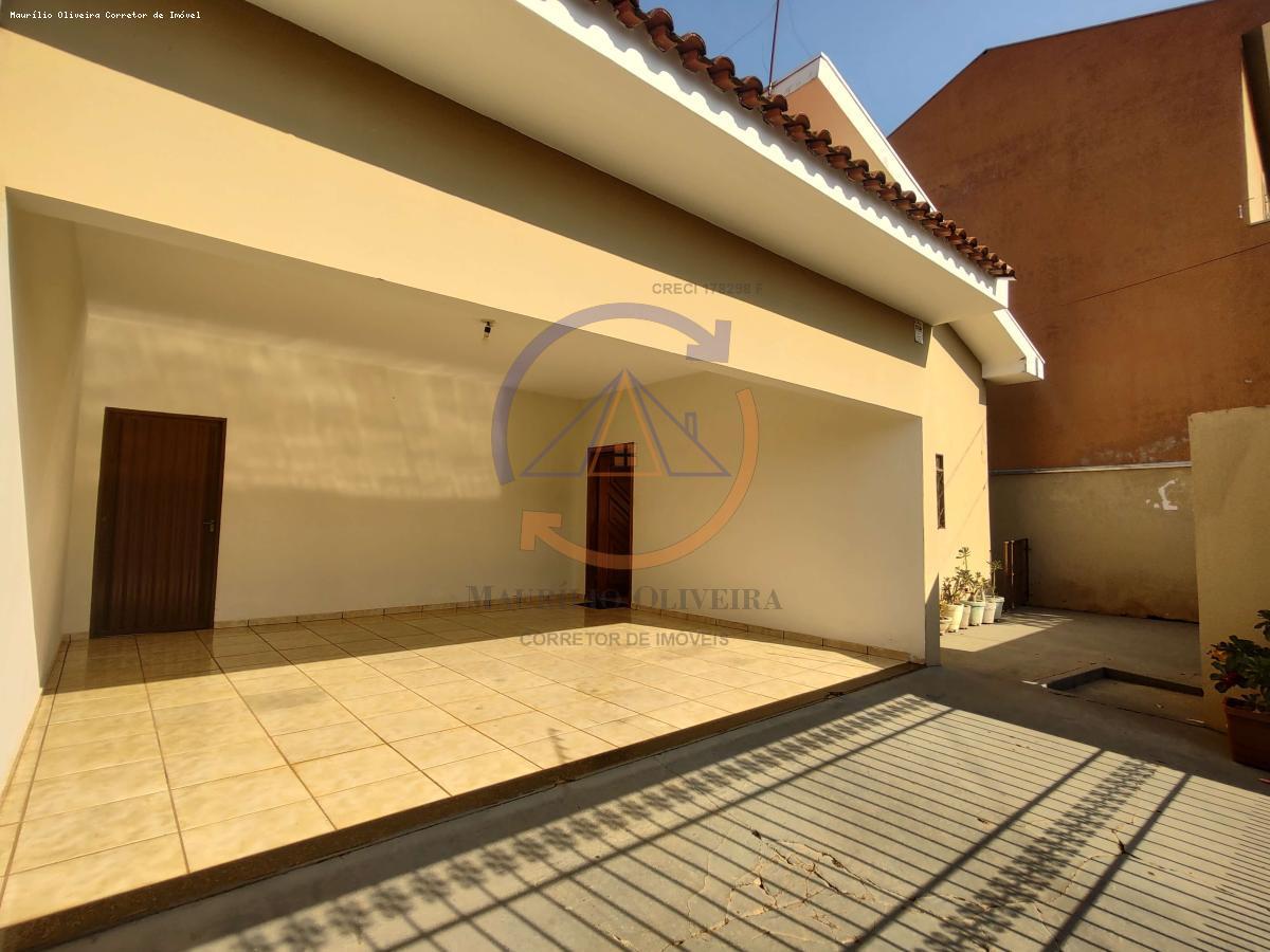 Casa à venda com 3 quartos, 360m² - Foto 2