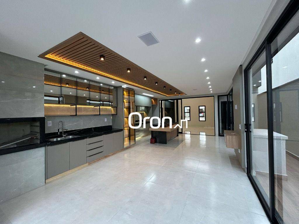 Casa de Condomínio à venda com 4 quartos, 210m² - Foto 2