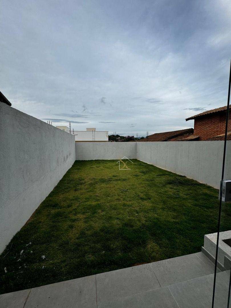 Casa à venda com 2 quartos, 87m² - Foto 2